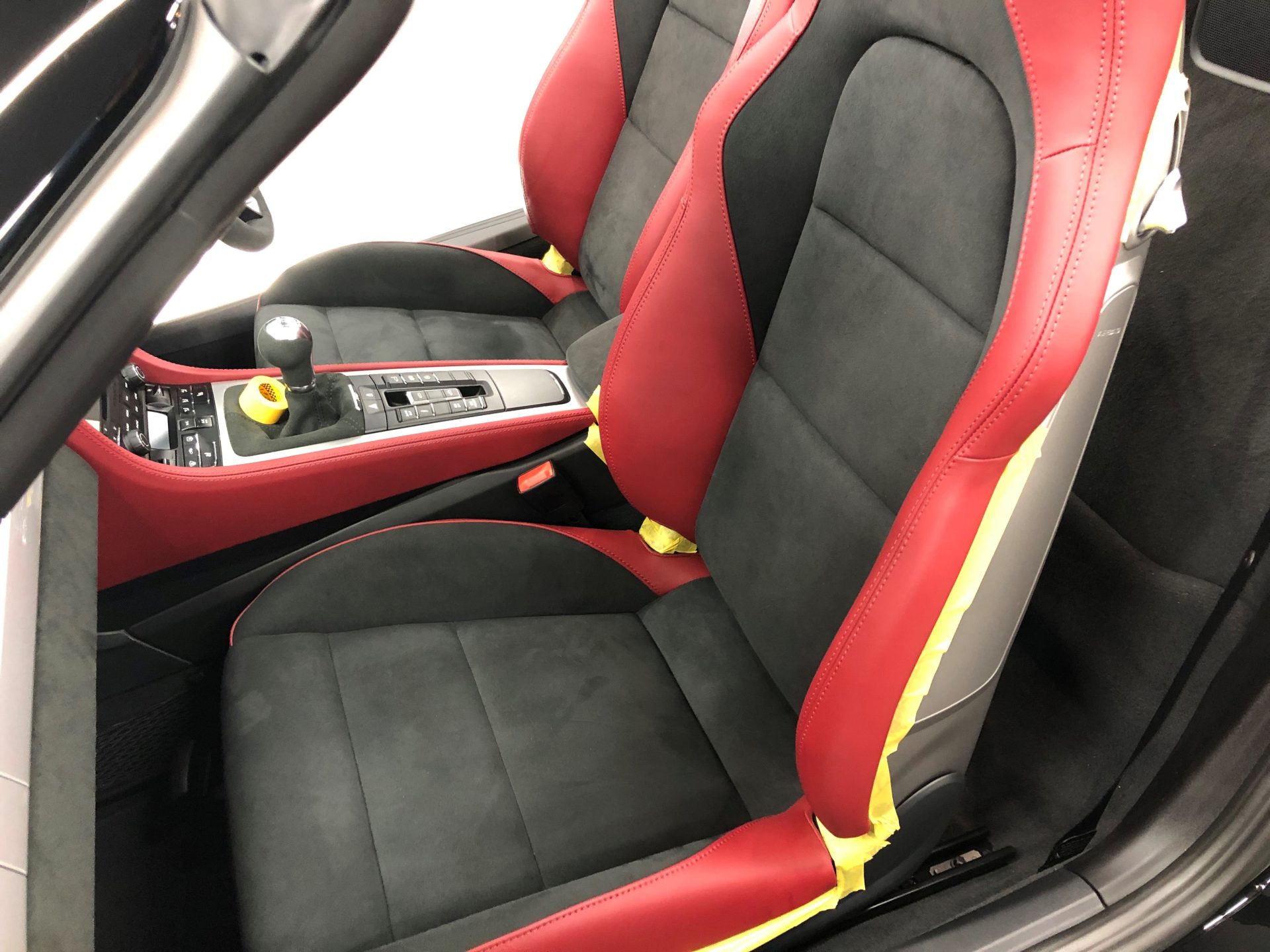 ポルシェ 718スパイダー　シートコーティング　マスキング